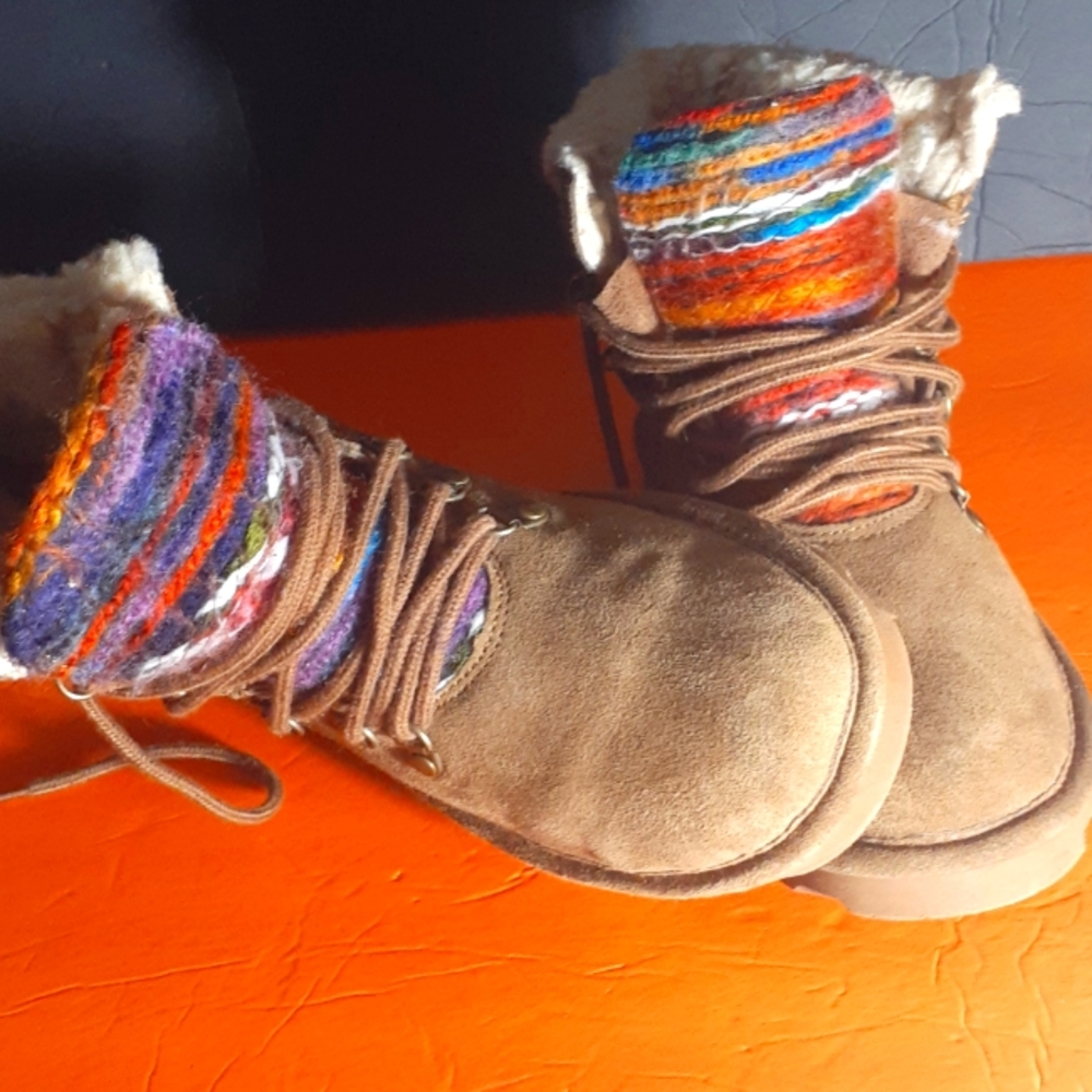 Bearpaw Women's Marie Boots Brown.